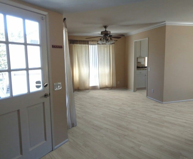 Building Photo - 5 Bridle Ln Unit 82 Rental