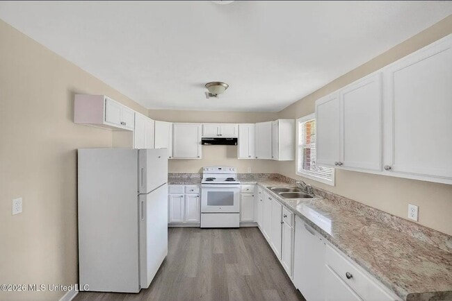 Photo - 2920 Lakewood Dr