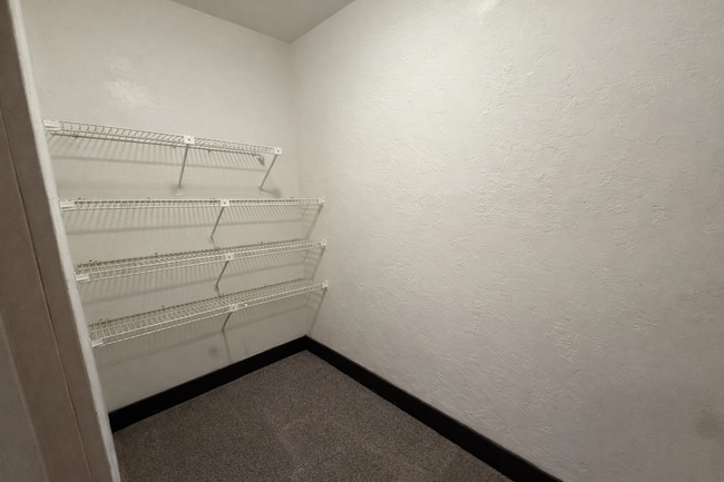 Photo - 940 Tennis Way