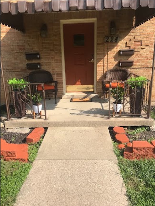 Front Porch - 224 Ridgeway Ave Unit 4