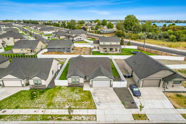 Photo - Newer Edgewood Home in Sagecrest Development!