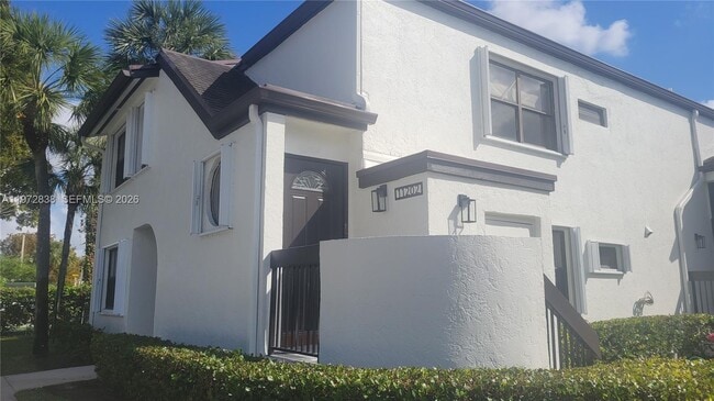 Building Photo - 11202 Taft St Unit 11202