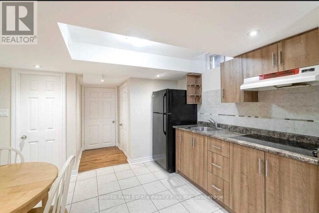 Photo - 42 Crystalview Crescent