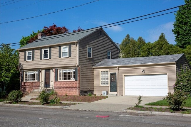 Photo - 470 Elmgrove Ave
