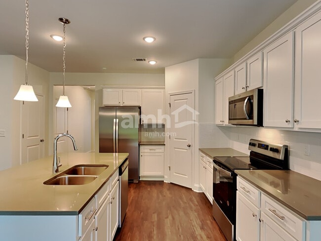 Photo - 3820 Chivalry Dr