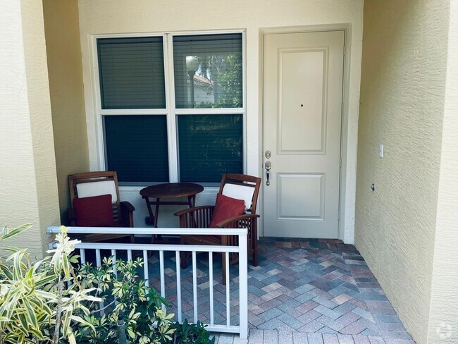 Building Photo - Fully Furnished 3 bed 2.5 Bath Townhouse, ...