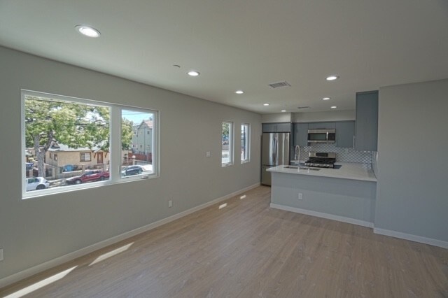 Sala de estar/área de cocina - 4271 Rosewood Ave