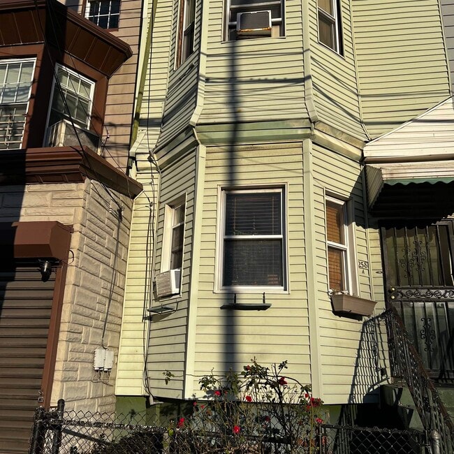 Photo - 258.5 Fairmount Ave House