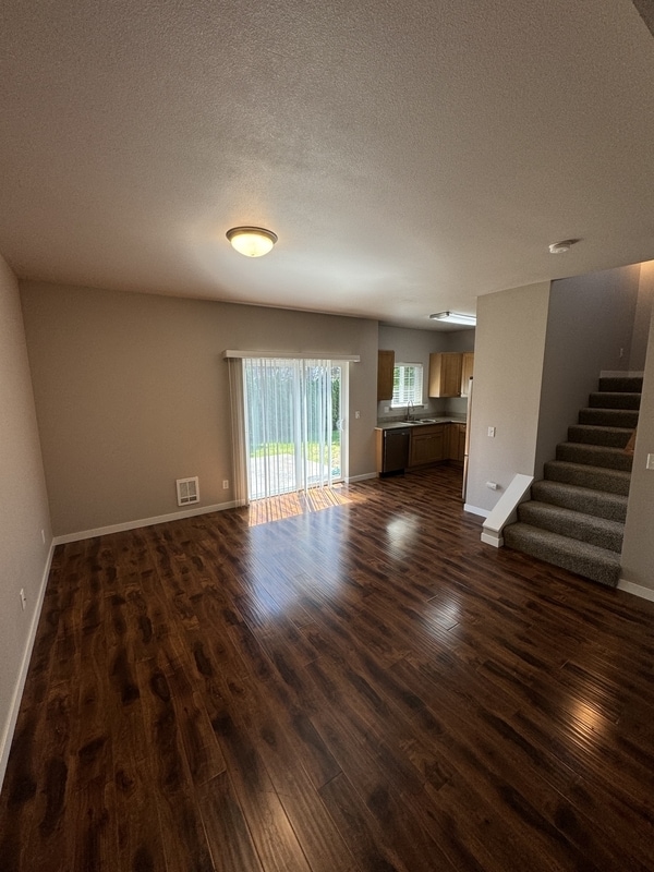 Photo - 2167 Siddle Loop