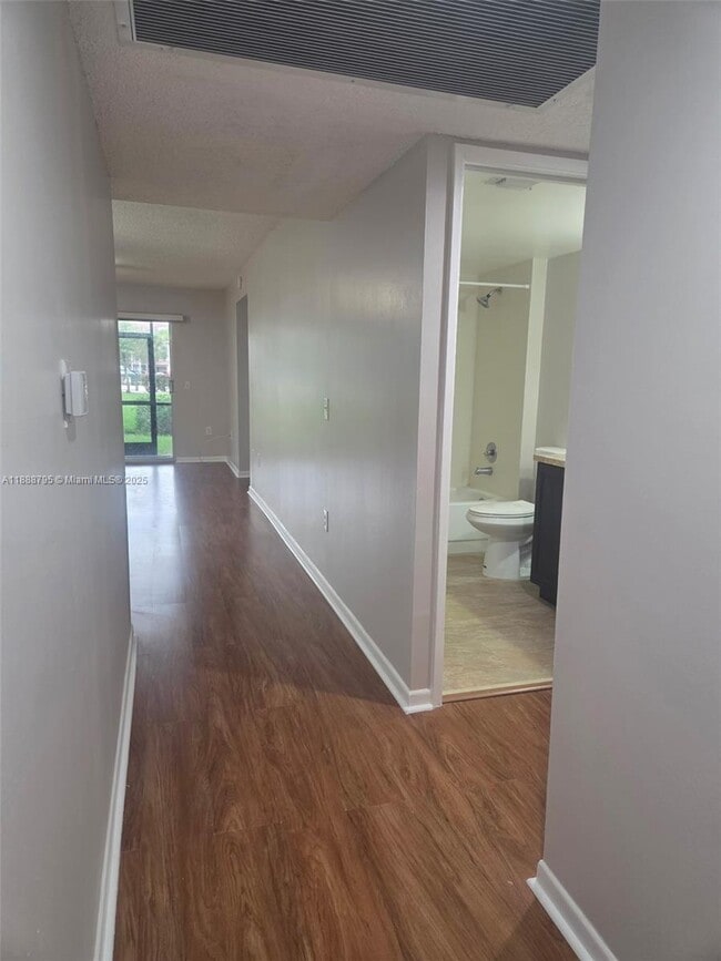 Photo - 1200 SW 137th Ave Unidad 110E