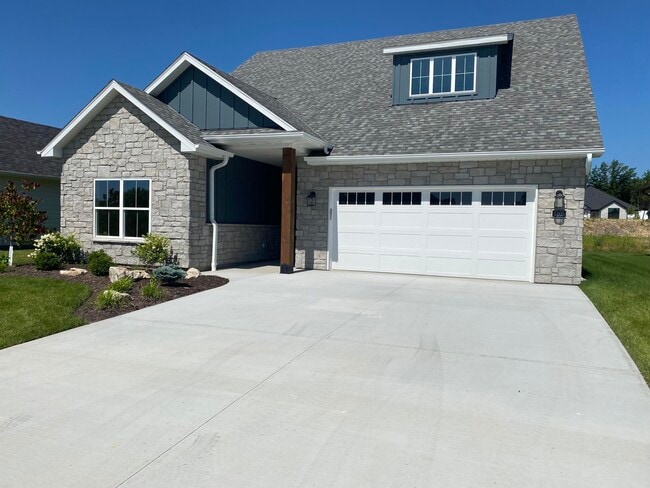 Building Photo - 5105 Modesto Dr