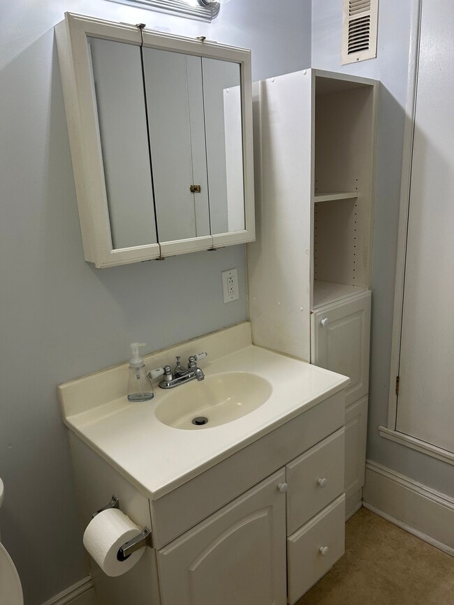 Photo - 26 N Congress St Unidad D