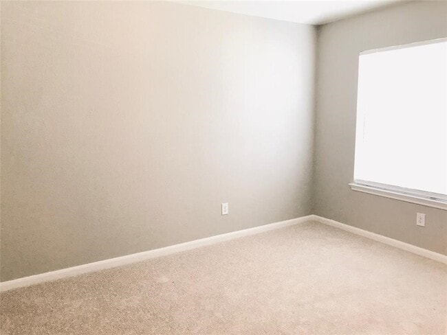 Building Photo - 2016 Leisure Ln