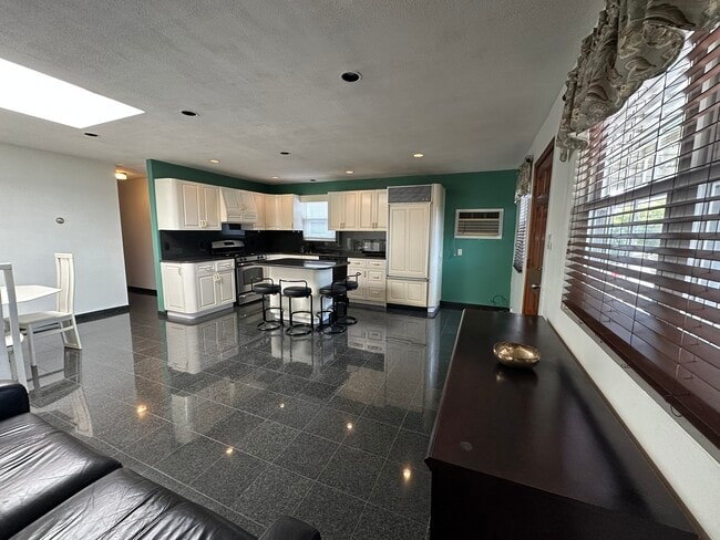 Photo - 15931 95th St