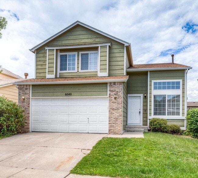 Building Photo - Newly Updated 4 Bed Home Centrally Located