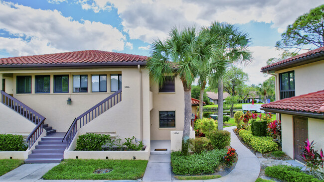 Ground Floor entrance - 5224 Lake Village Dr Unidad 5224 Lake Village Drive Rental