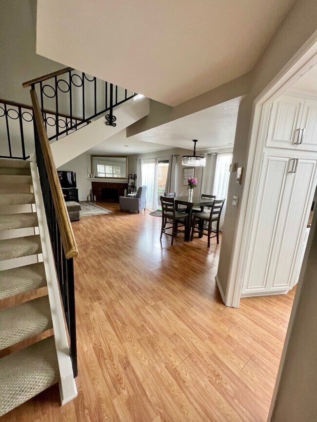 Entry - 11953 Goshen Ave Unidad 4