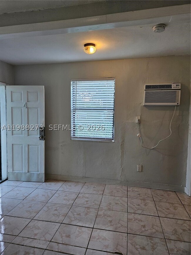 1437 NE 110th St Unit 4