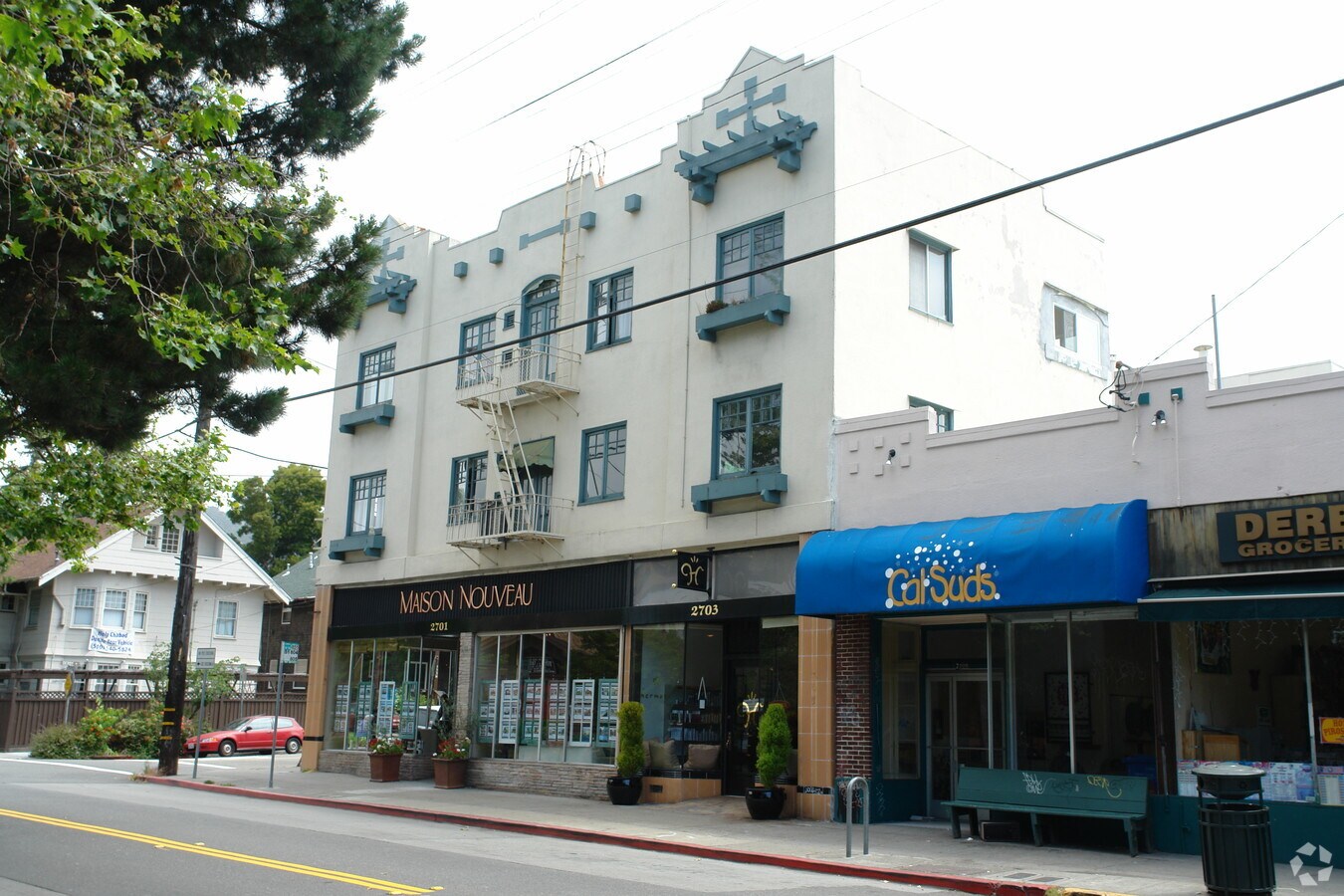 Photo - 2704 Derby St