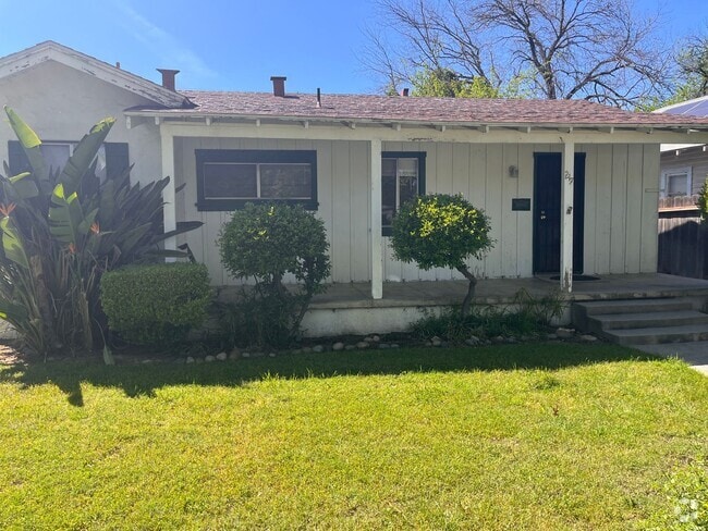 Building Photo - Available Now!! Delightful 1 bedroom, 1 ba... Rental