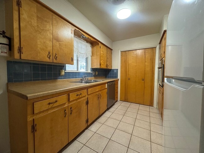 Photo - 2000 S Richardson Ave