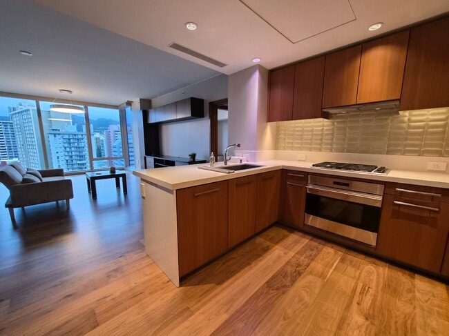 Building Photo - 1555 Kapiolani Blvd