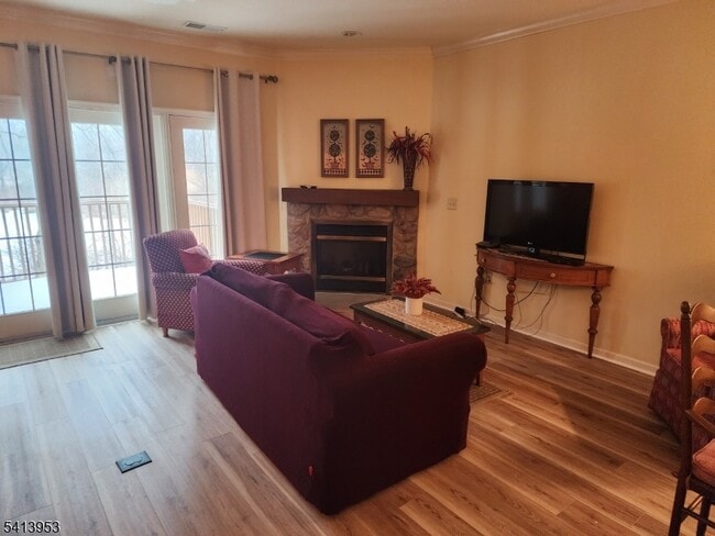 Photo - 3-13 Maple Cres Unit 13