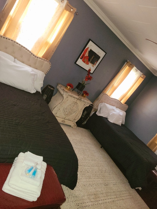 Photo - 718 McKewn St