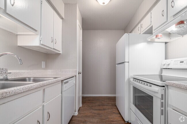 1BR, 1BA - 789SF - Pine Arbor