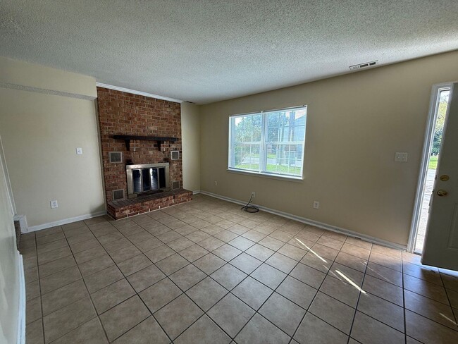 Photo - 609 Myrtlewood Cir