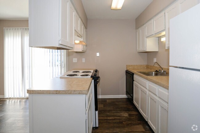 2 Bedroom/ 1 1/2 Bath Townhome - 1025 SQFT