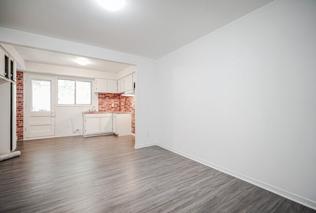 Building Photo - 2555 Rue des Ormeaux