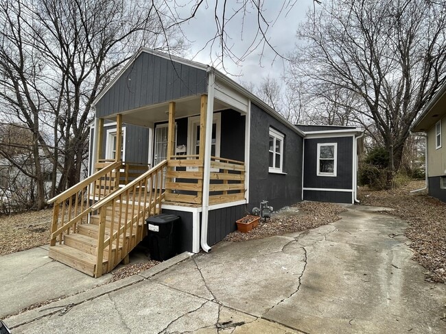 Photo - 1120 E 84th Terrace House
