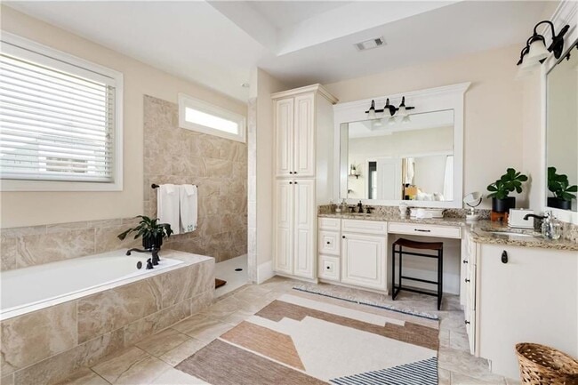 Photo - 582 St Charles Ave NE