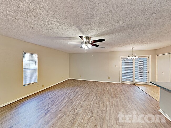 Photo - 7309 Hedge Dr