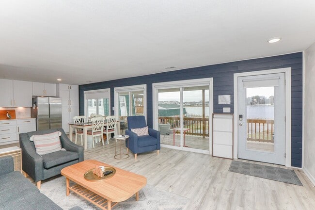 Photo - Pretty Lake Furnished Unit 2/1.5 Views! Vi...