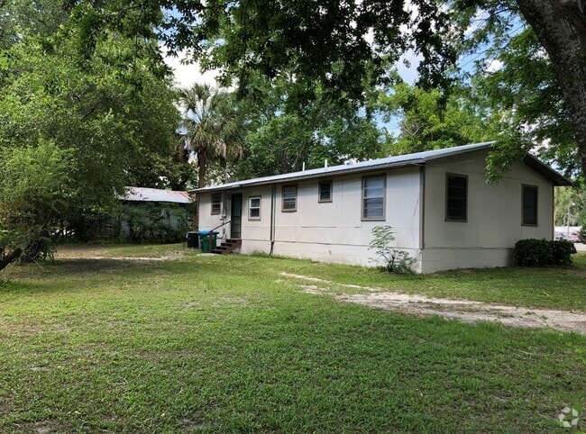 Building Photo - Welcome to Your New Home in Newberry! 3 Be...