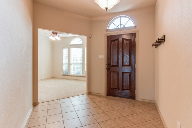 Photo - 3220 Hornbeam St