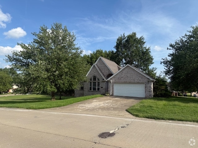 Building Photo - 1621 Greenbrier Dr Rental