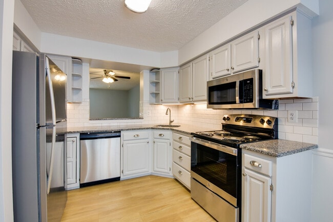 Photo - 307 Guilford Ct