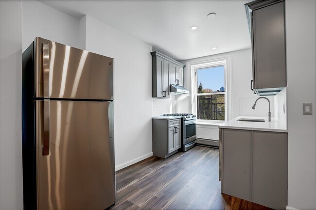 Photo - 245 4th St