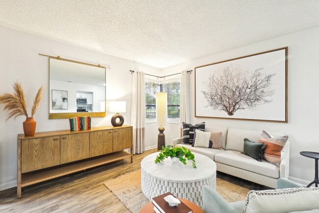 Elliot Cocoplum Interior - Elliot Cocoplum