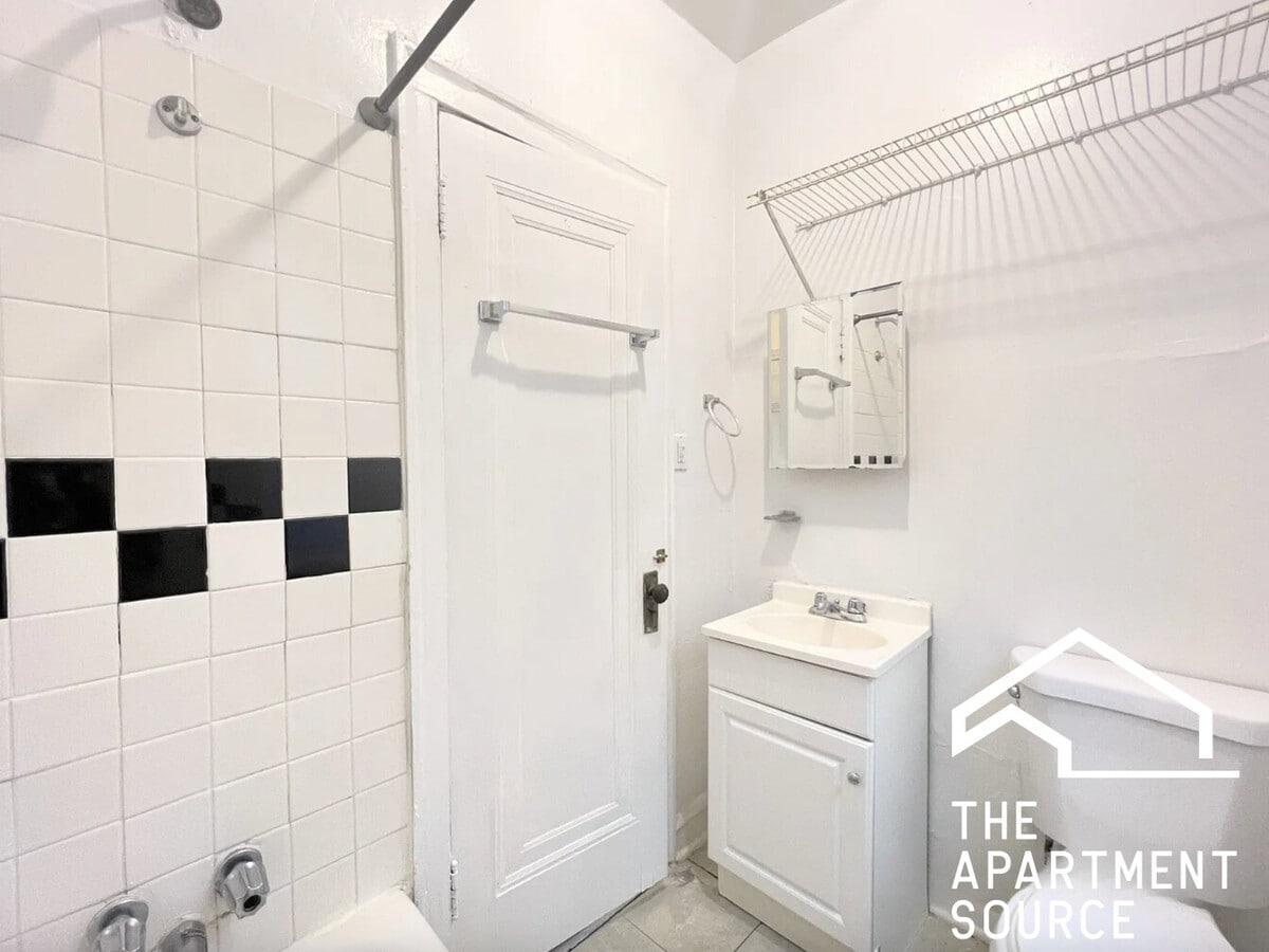 Photo - 2825 N Burling St Unit 04