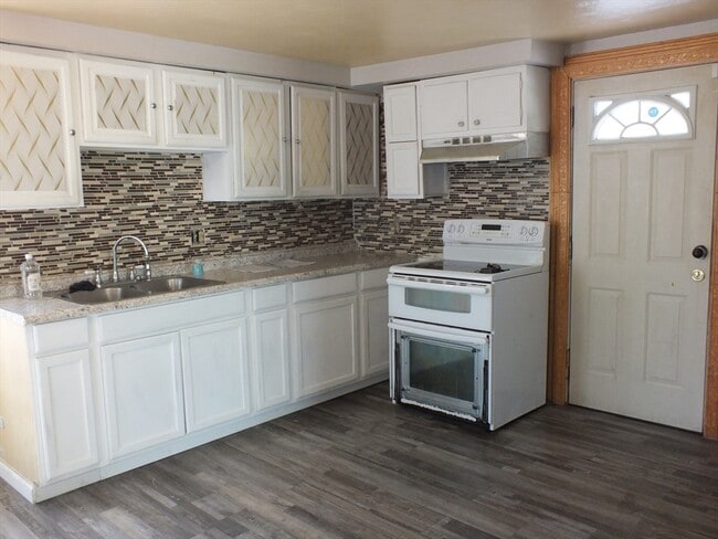 Photo - 241 Tyler St