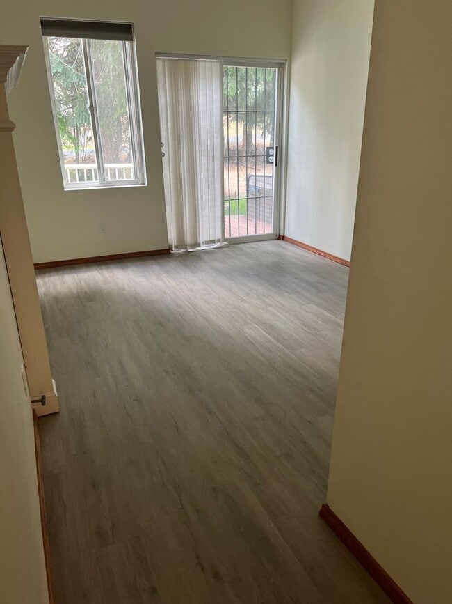 17704 N Hilltop Rd Unit #2