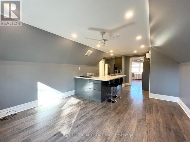 Photo - 303 Lonsdale Rd