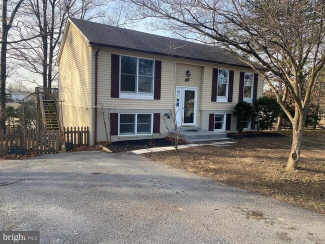 Building Photo - 224 Lake Sever Dr Rental