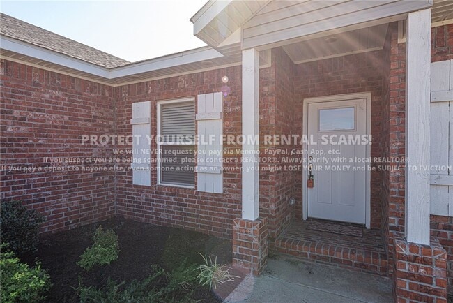 Photo - 211 Grove Ln