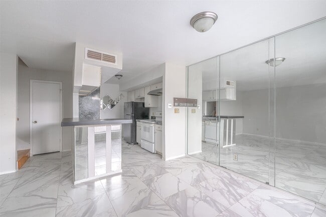 Building Photo - 6633 W Airport Blvd Unit 910 Rental