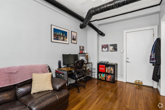 Building Photo - 604 W Addison St Unit B4 Rental